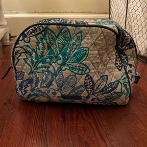 VERA BRADLEY MAKEUP BAG